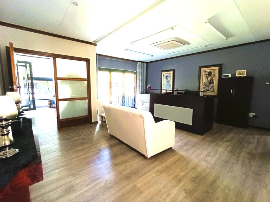 5 Bedroom Property for Sale in Langenhovenpark Free State